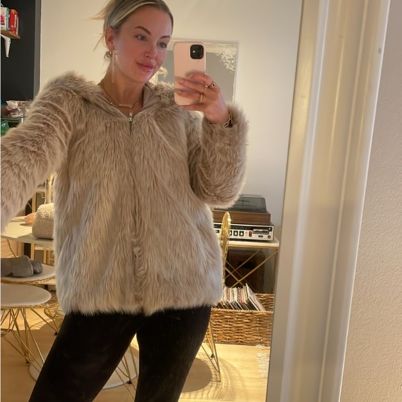 BB Dakota faux fur jacket with hood - Picture 2 of 5
